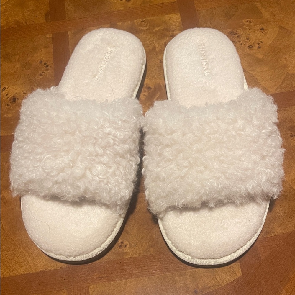 Bombas Cozy White Fuzzy Slippers